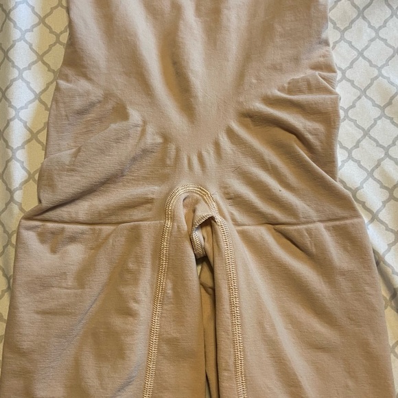 SPANX high waisted shorts Medium - Picture 2 of 2